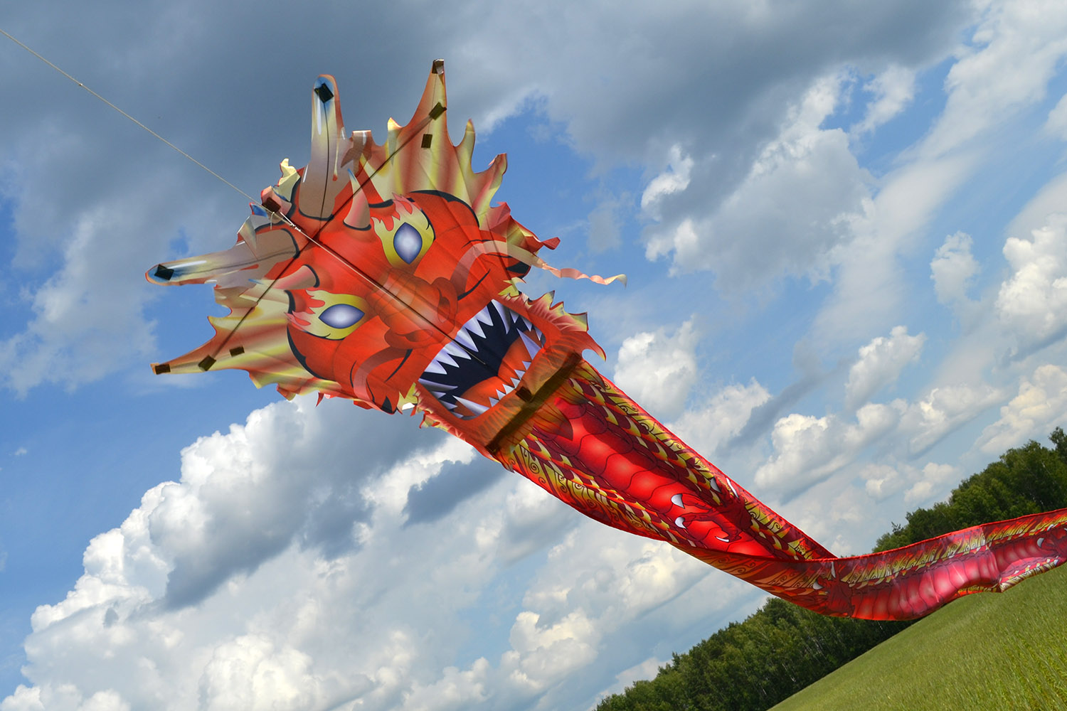 Пламенный дракон от Фкайт, воздушный змей